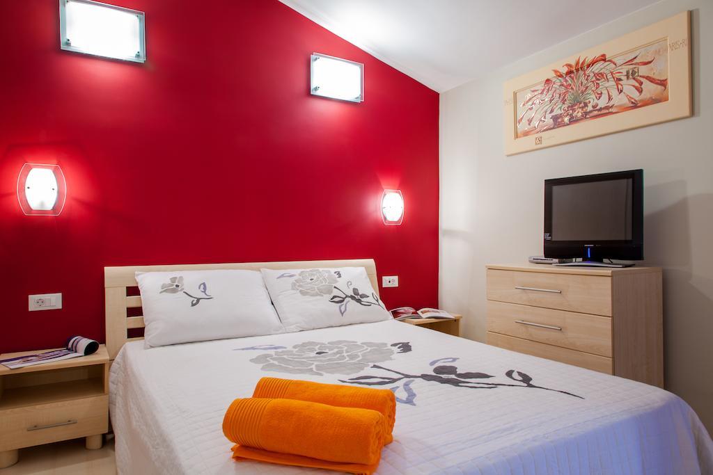 Apartments Toni Omiš Δωμάτιο φωτογραφία